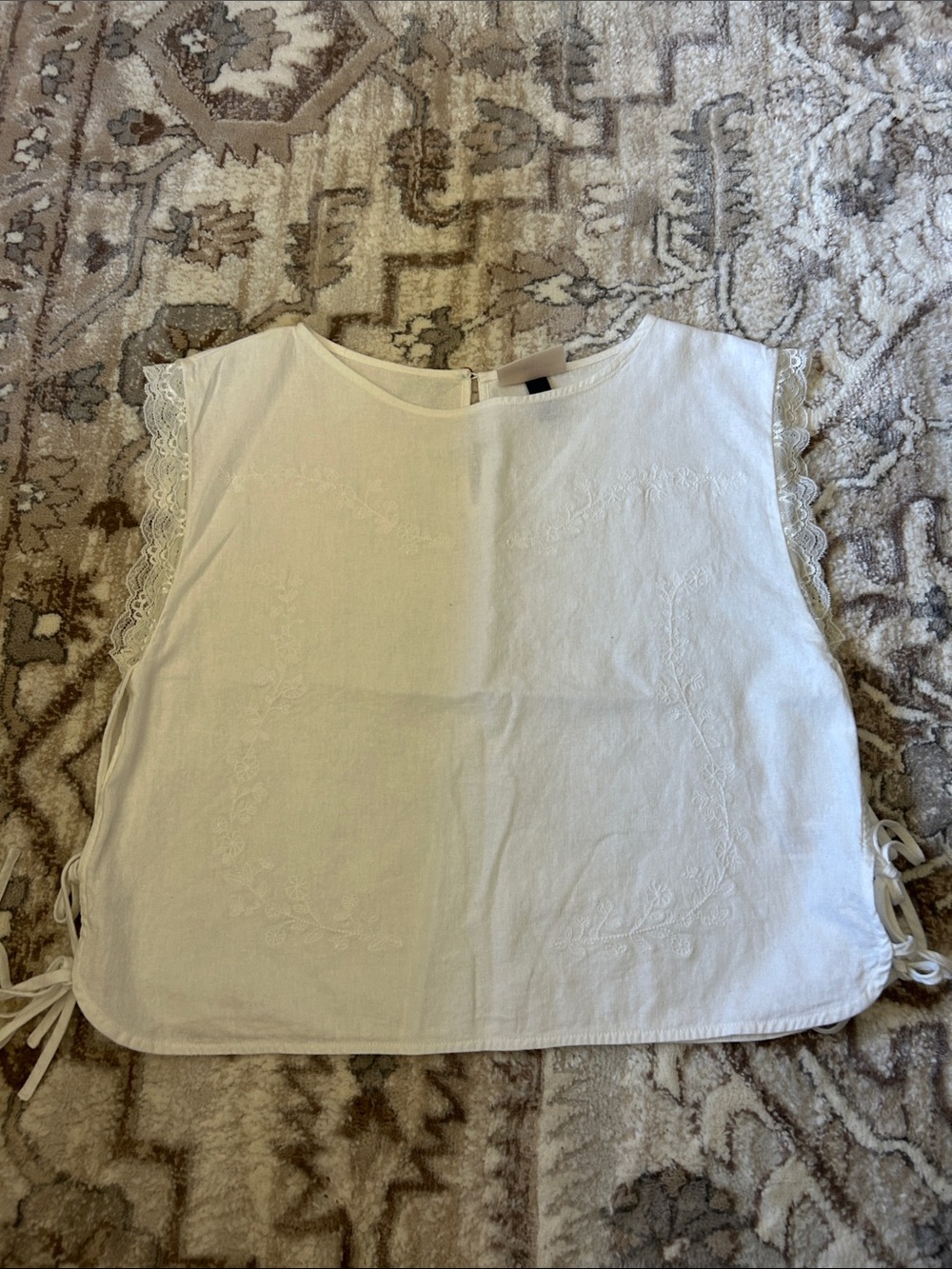 Universal Thread White Lace-Trim Sleeveless Camisole